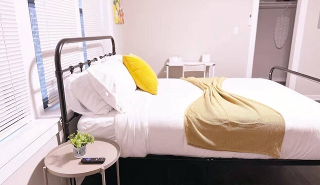Chic apartment with fitness room and AC in beautiful Chicago