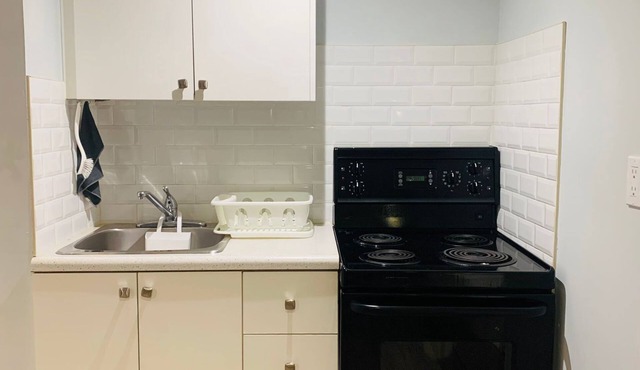 Chic Studio Steps from Subway and Main St Shops in Toronto