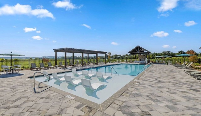 Comfortable 3bd Townhome Hospitals Pet Friendly Mountains Asheville Airport Pool