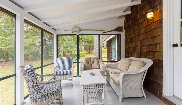 Cottage classic near bay beach