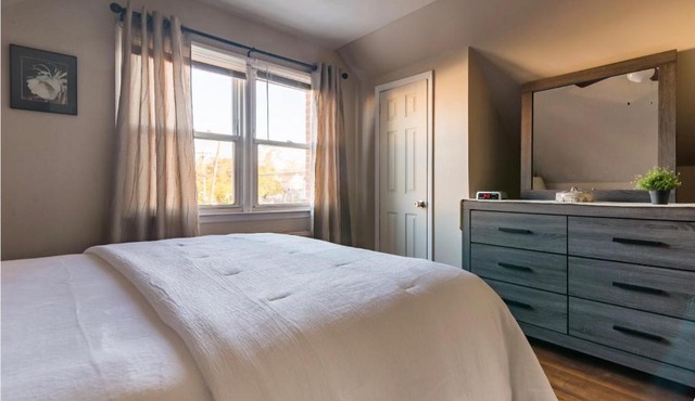 Cozy Cape Cod 1BR close to LGA