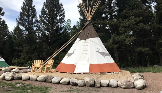 Cozy Native American Tipi with Resort Amenities near Boulder, Montana