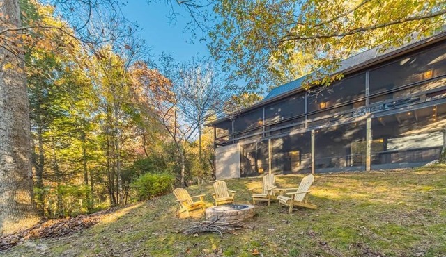 CREEK FRONT RETREAT | GAME ROOM | HOT TUB |