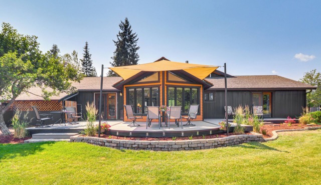 Deck & Mtn Views: Libby Home on Golf Course!