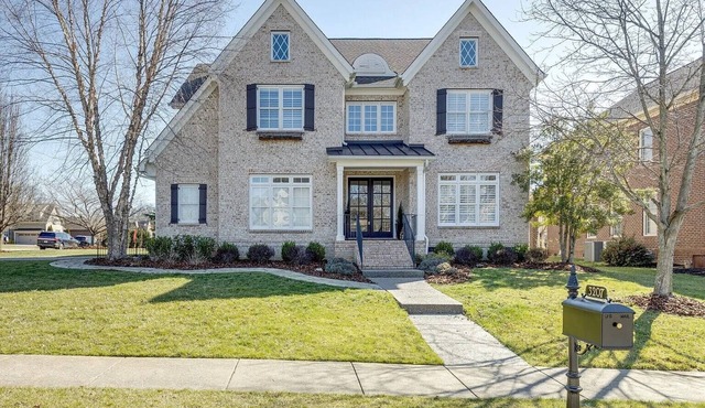 Deluxe Executive Home near Nashville