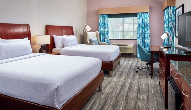 Deluxe Oversized 2-Queen Corner Room | 0.1 Miles to Six Flags Magic Mountain