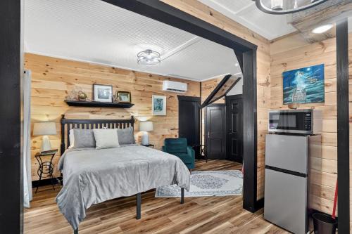 Downtown Rustic KY Retreat, Columbia House Unit B