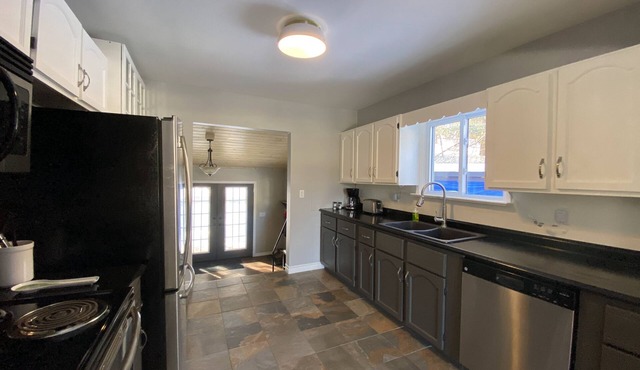 Dream vacation cottage for all seasons 4 bdr/2bath