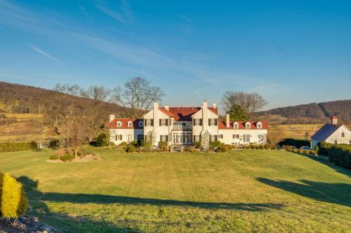Elegant Paris Manor w/Private Pool!