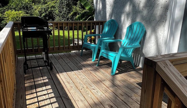Enjoy Retro Arcade, Deck w/BBQ, Backyard +Nearby Beaches on Quiet/Safe Resi St