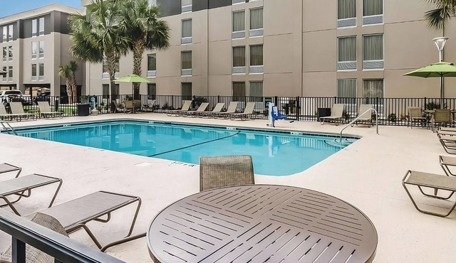Experience Poolside Joy & Grab-and-Go Breakfast in 2 Cozy Hotel Rooms