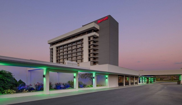 Major international sporting event Special - Sleek hotel room with king bed near Metlife Stadium
