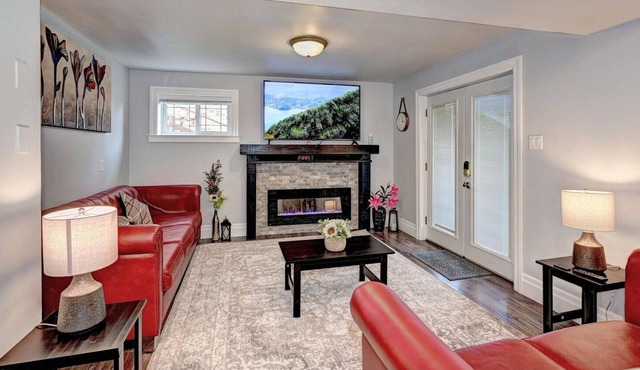 Fully Private|1600ft²|Backyard|Parking |Trails