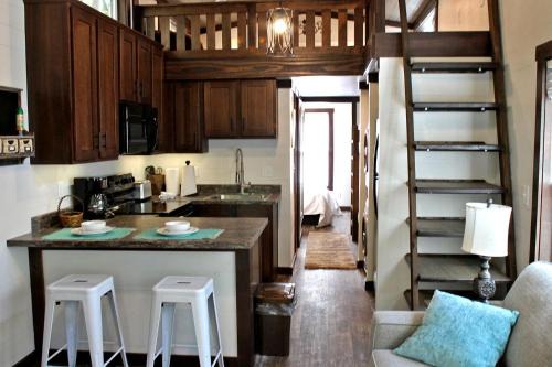 Glorious Cabin with Stunning Sights in Monteagle, Tennessee