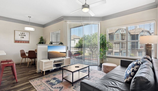 Gorgeous 1BR Next to the Domain hxlo
