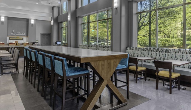 Hampton Inn & Suites Arlington Crystal City DCA