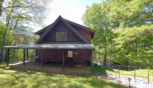 Hidden Ridge Lodge-Spacious | Sleeps12 | Game Room | Firepit | Dog Friendly | Smart TV