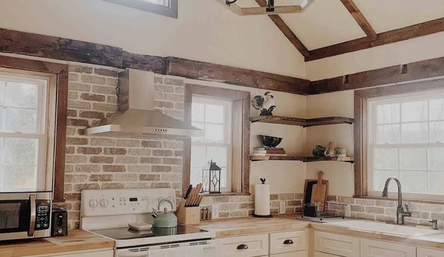 Historic 1817 Berkshire Farmhouse- Close to Everything!