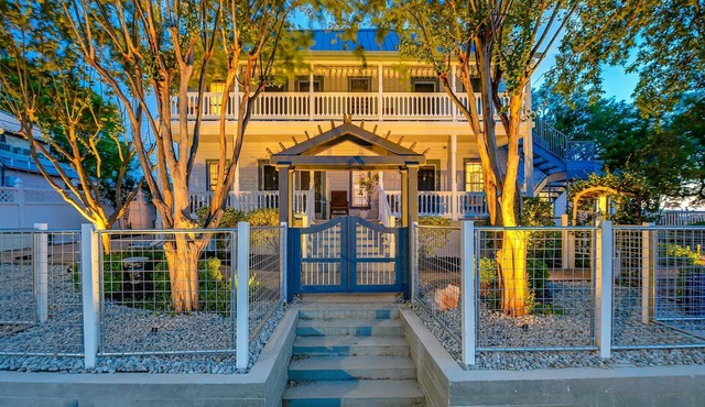 Historic Downtown Home! 6 Suites In Downtown Marble Falls
