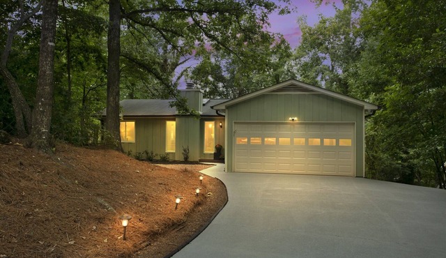 Huge Lakefront, Pvt Dock, King bed, Pets Ok