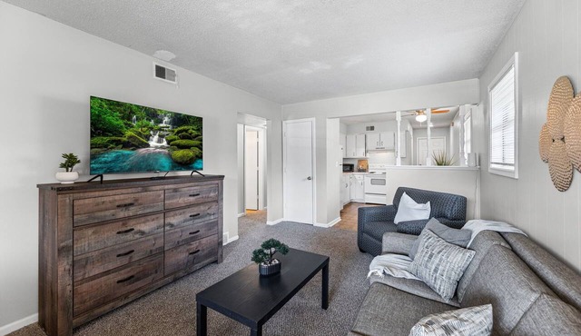 Independence Apartment for 4 Near KC Stadiums