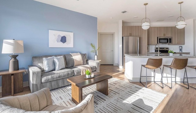 Landing | Beautiful 2BD, Gym, Pool