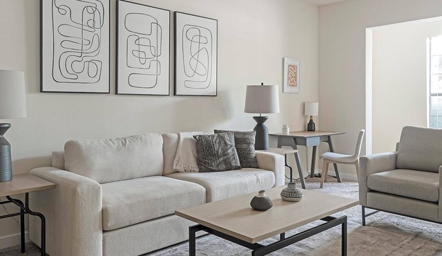 Landing | Stylish 2BD, Gym, Pool