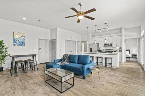 LUX 2B2B with Pool & Parking near the Heart of Austin