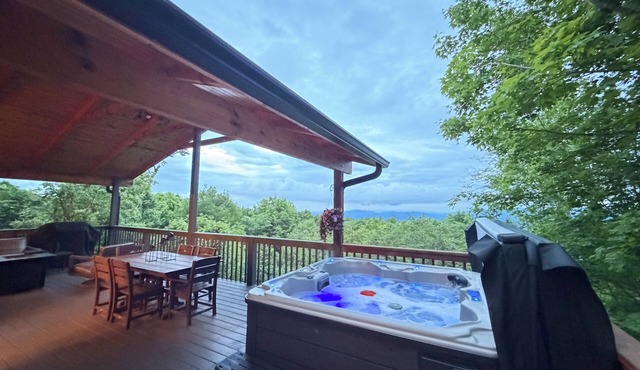 Luxury 3BR Cabin ~ Hot Tub · Fire Pit · Long-Range Views ~ Dogs Welcome