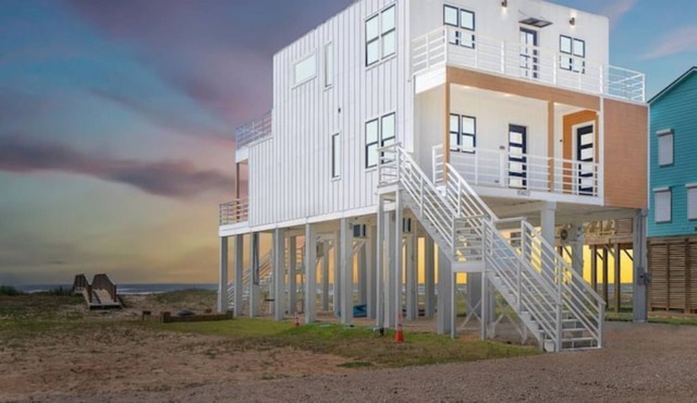 Luxury Beachfront Retreat w Gulf & Wetland Views - Game Room - 4 Decks-Sleeps 16