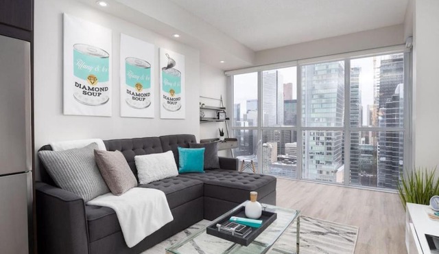 Luxury CN Tower View King Bed Balcony FREE PARK