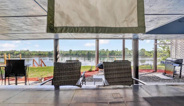 Luxury Riverfront Escape~Pool~BoatSlip~Kayaks~BBQ