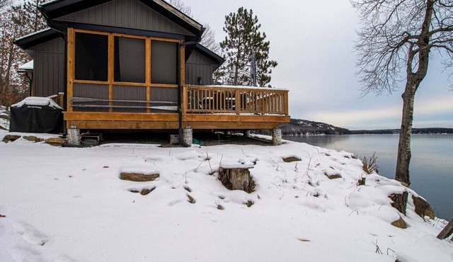 Maple Leaf Lodge - Two Bedroom Cottage, Sleeps 10