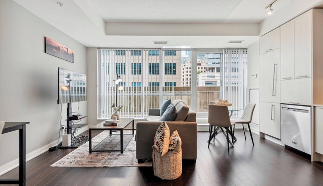 Modern Central 1-BR Condo in DT Toronto