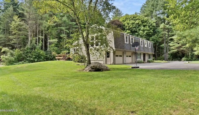 Modern Cottage Minutes from Downtown Great Barrington