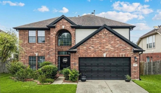 Modern home, Central to numerous activities!