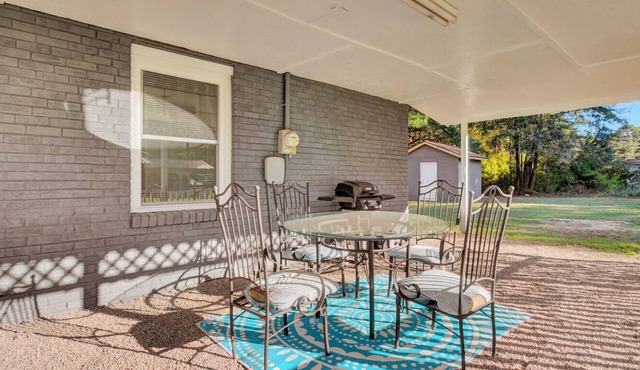 Moncks Corner Cozy Apt near Downtown