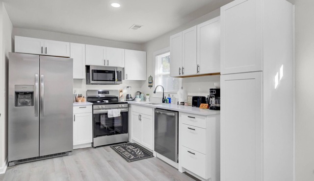 Moncks Corner. Spacious, cozy home close to downtown