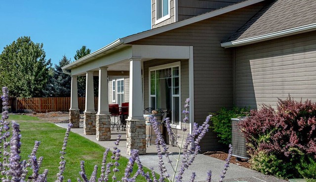 Moonlight Manor - beautiful home on 2.3 acres with vineyard view & private pool.