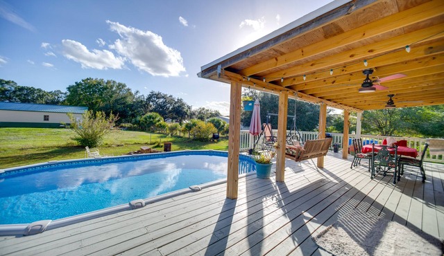 Moore Haven Getaway w/Deck & Private Pool