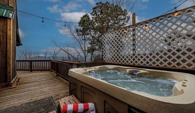 Mount LeConte Views: Hot Tub & Arcade Games