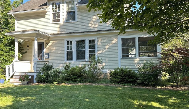 NEW! Updated 1920's Craftsman near Smith College for Dec holidays + Jan