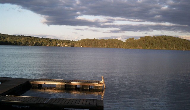 Newly constructed log home, charming all season retreat in Island Pond