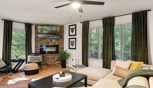 Newly Updated Vacation Home with Hot Tub & Fire Pit Near Bryce Resort, Mount Jackson VA