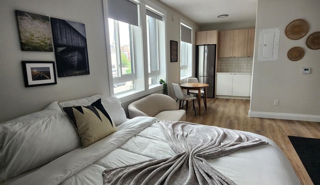 Oversized Trendy Studio Unit in Prime Downtown location