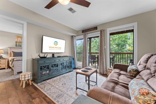 Ozark Mountain Getaway Balcony