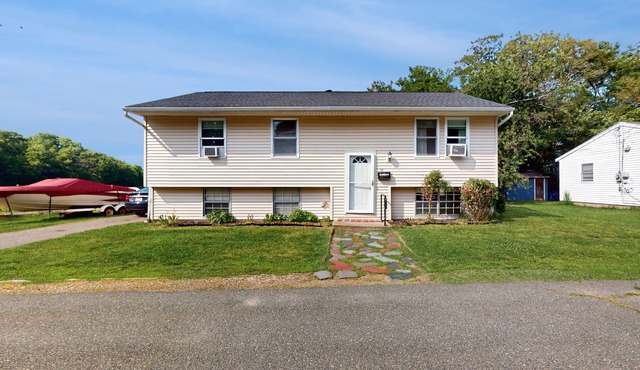 Peaceful centrally located home: w/yard & walking distance to town