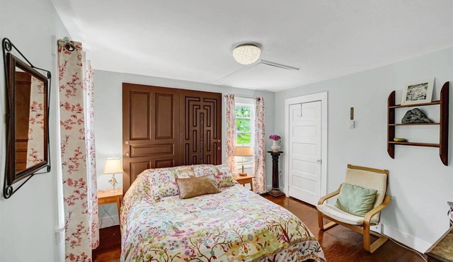 Peaceful Fun Church House, Sleep 8+, FreeParking, 19 miles Penn State University