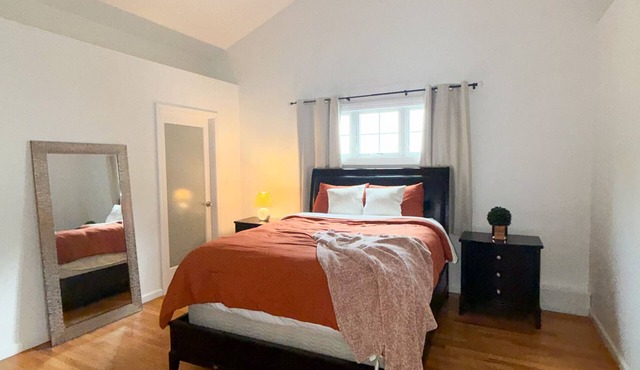 Peaceful Private Stay in Shared Home Near Yale