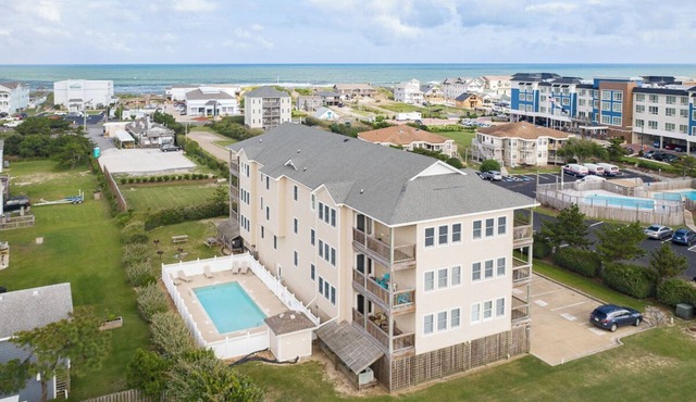 Pet-friendly, centrally-located oceanside condo w/community pool!